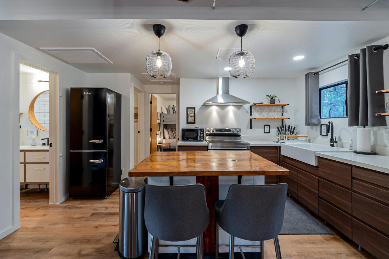 The Pine House - Cozy Mid-Century Modern, Pet-Friendly Villa Buitenkant foto